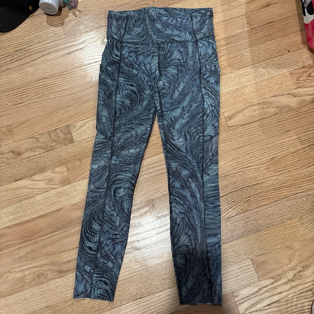 Lululemon leggings size 6